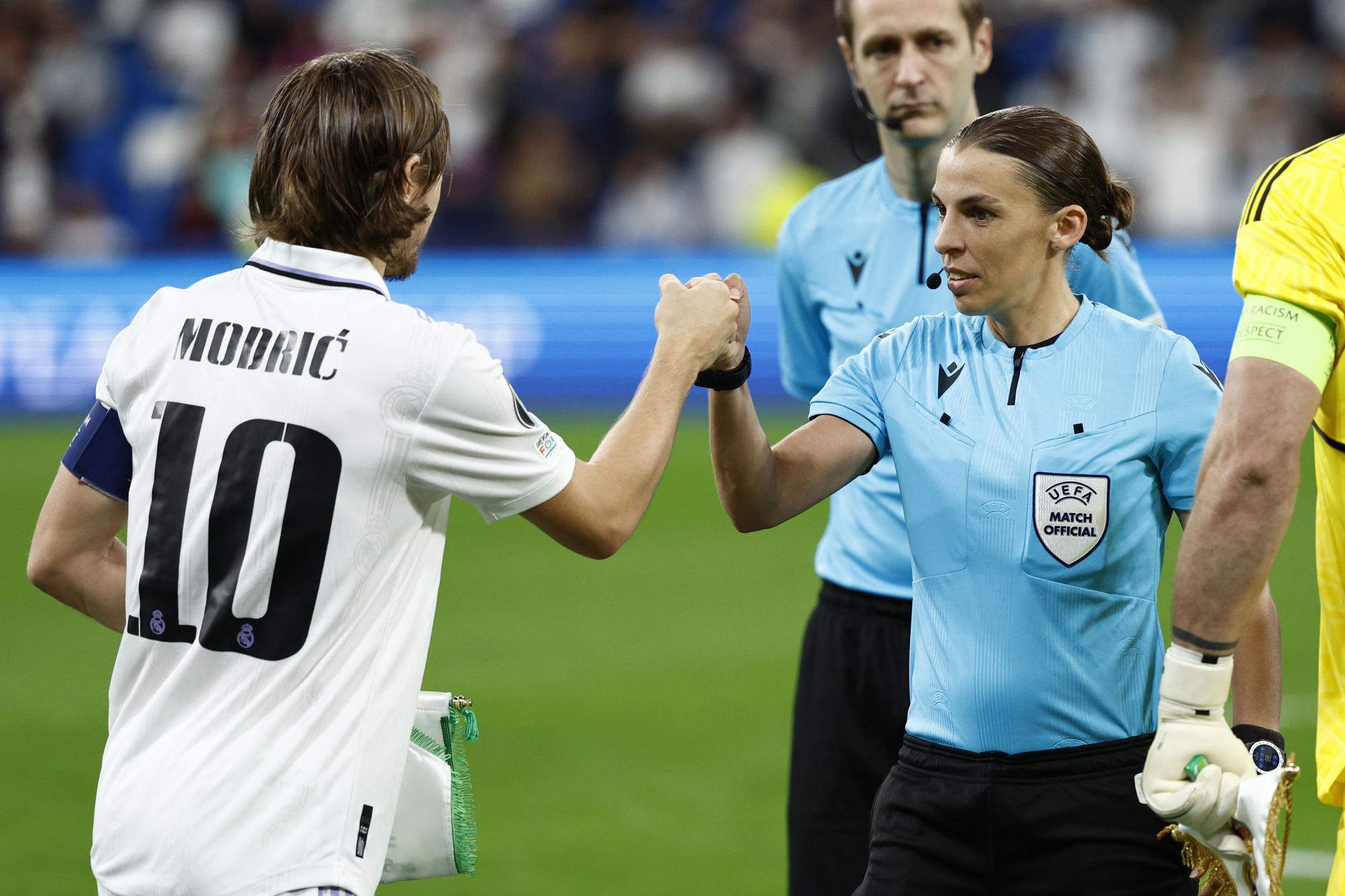 Otra mujer debuta como árbitra central en el fútbol de Primera División  Profesional uruguayo masculino; conocé su historia