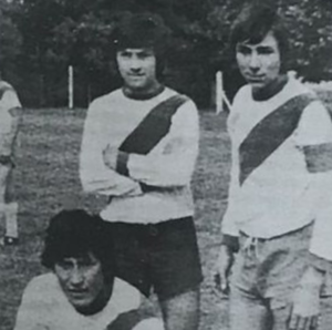 Julio Olarticoechea, en sus inicios en Argentino de Saladillo, junto al “Tanque” Tenaglia y Julio Zaniratto. (Fuente: El Vasco de Saladillo, Agustín Di Benedetto)