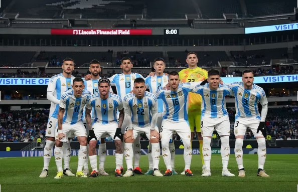 Argentina 3 - 0 El Salvador.