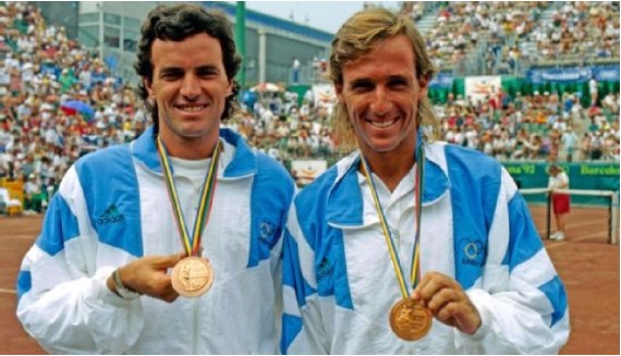 Javier Frana junto a Christian Miniussi con las medallas de bronce de Barcelona 1992. Créditos:Punto de break