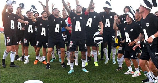 Cumple su sueño quien resiste. Después de tantos años en el ascenso argentino y por la lucha de conseguir la gran hazaña, El Blanquinegro consiguió subir de manera heroica a la A, luego de vencer a Deportivo Maipú en la final del reducido.