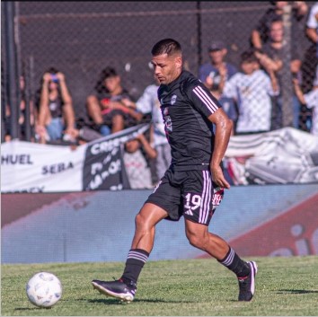 Fortaleza mental. De chico casi deja de jugar porque no era tenido en cuenta, pero las figuras de sus padres fueron cruciales para que siga y llegue a Primera.