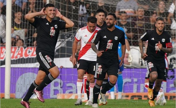 Una resistencia invicta. Hasta el momento, Riestra ha perdido solo una vez como local en la Liga Profesional 2024 y derrotó a equipos importantes como San Lorenzo y River Plate.