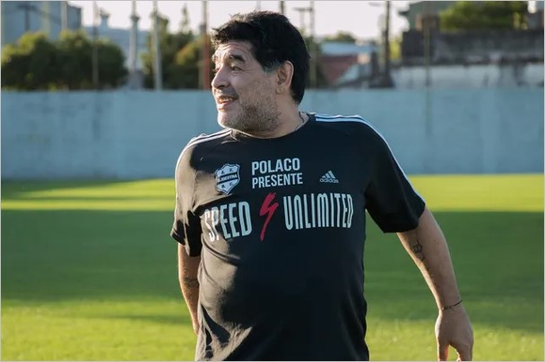 Con el apoyo de un ídolo nacional. Gracias a su gran relación con Víctor Stinfale, Diego Maradona siempre acompañó a Deportivo Riestra.