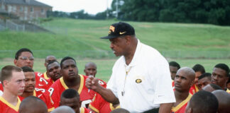 Eddie Robinson, el DT que rompió barreras en el fútbol americano