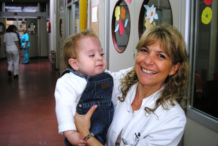 Mariano junto a la Dra Claudia Canizzaro, por entonces Coordinadora del Programa de Diagnóstico y Tratamiento Fetal del Hospital Garrahan.